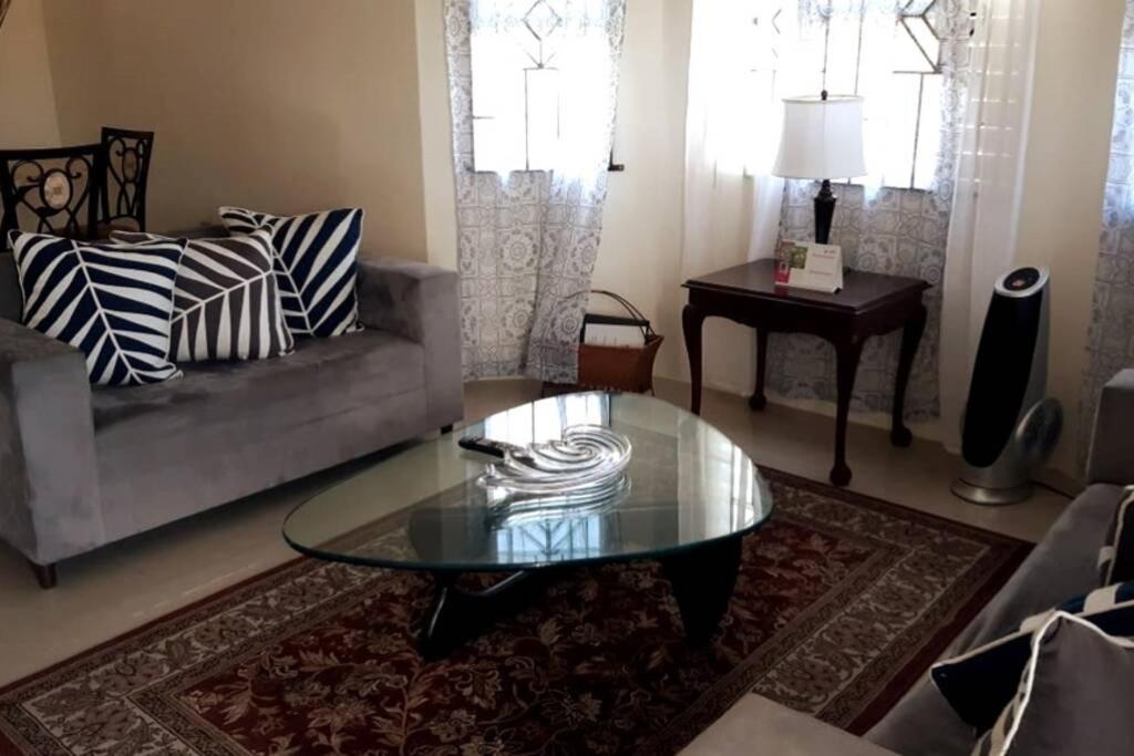 Bing'S Home Away From Home Ocho Rios Luaran gambar