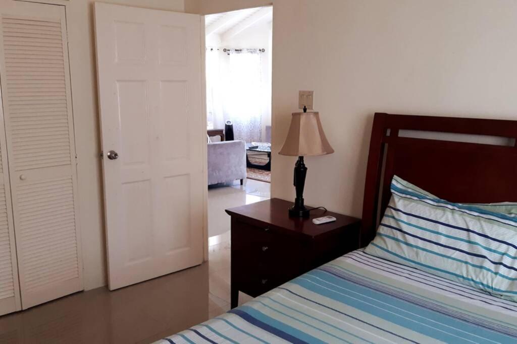 Bing'S Home Away From Home Ocho Rios Luaran gambar