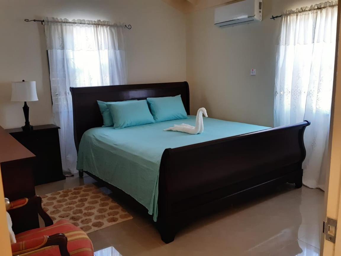 Bing'S Home Away From Home Ocho Rios Luaran gambar